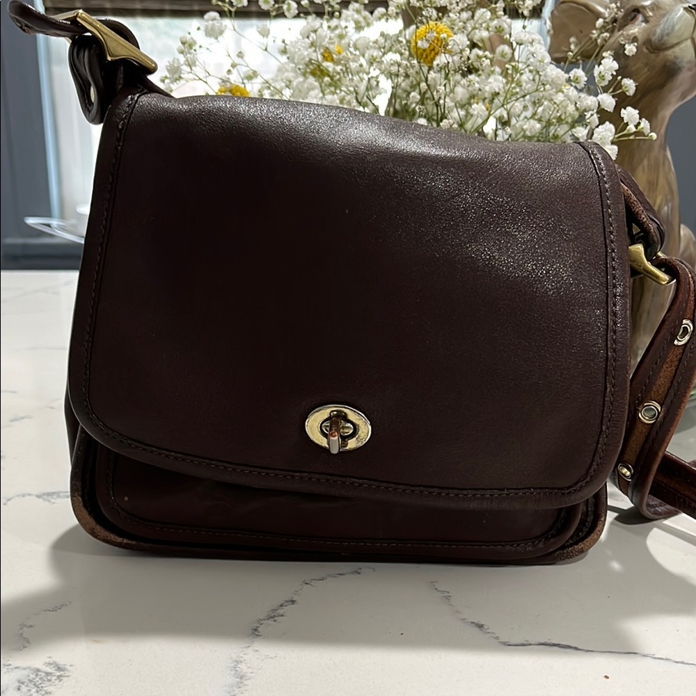 Vintage coach leather bag!
Elegant Brown Leather